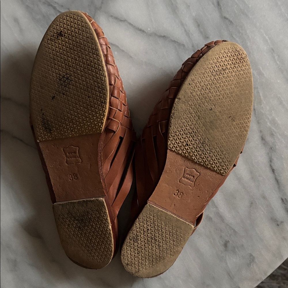 Handwoven goatskin leather slip on - Picture 3 of 5